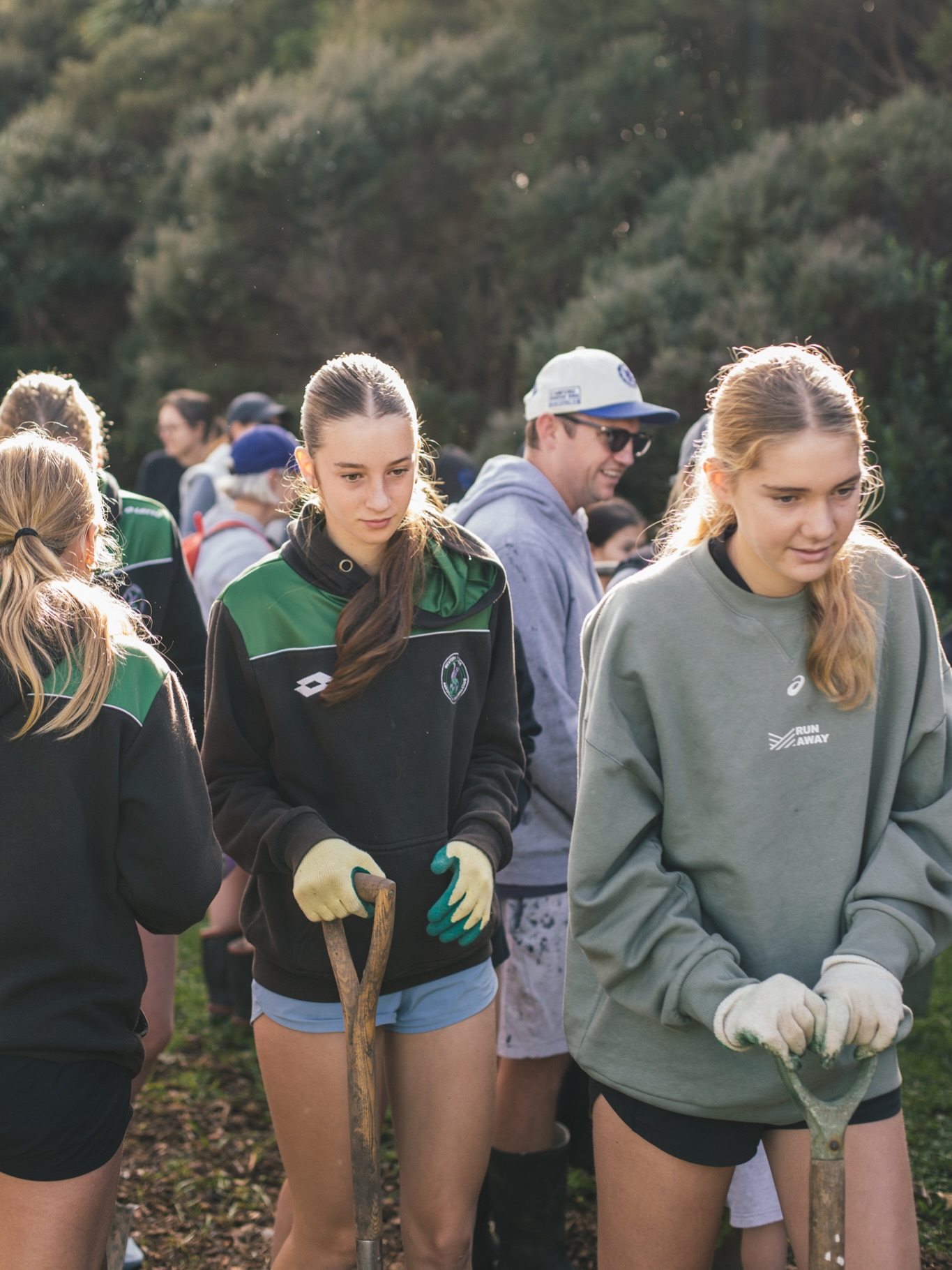 Just two years ago, this part of the streamside was blanketed by invasive weeds and dumped rubbish. Last month, we collaborated with Western Springs AFC to plant 600 native seedlings right here. What a milestone.

Ngā mihi to the @wsafc_club athletes and families - thank you for bringing your enthusiasm and endurance! The plants you’ve put into the ground will enrich local biodiversity, provide food and shelter for native birds, stabilise stream banks, capture carbon, and make this a beautiful place for generations to enjoy. 

Planting is a moment in time that’s years in the making, so we want to acknowledge everyone who’s come to a rubbish clean up or weeding bee too! We’ll be revisiting this site over the next few years to ensure that these young plants have what they need to take root, grow healthily, and one day, scatter their own seeds as they mature. 

Cheers to @aklcouncil and Waitākere Ranges Local Board for supporting the restoration of this Waikūmete Stream tributary. And special thanks to @katieroodnz and the WSAFC Girls Academy for helping to make this happen, and bringing their wider community along.

@aucklandcouncil_local